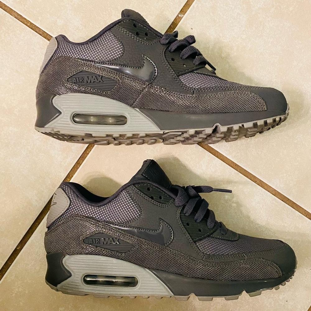 Size 9.5 Nike Air Max 90